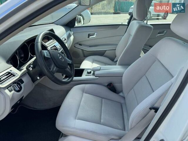 Белый Мерседес Е-Класс, объемом двигателя 2.14 л и пробегом 220 тыс. км за 13300 $, фото 14 на Automoto.ua