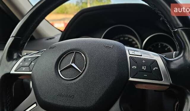 Белый Мерседес Е-Класс, объемом двигателя 2.1 л и пробегом 249 тыс. км за 15966 $, фото 18 на Automoto.ua