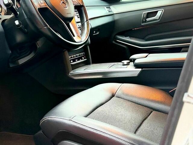 Белый Мерседес Е-Класс, объемом двигателя 2.2 л и пробегом 318 тыс. км за 14300 $, фото 4 на Automoto.ua