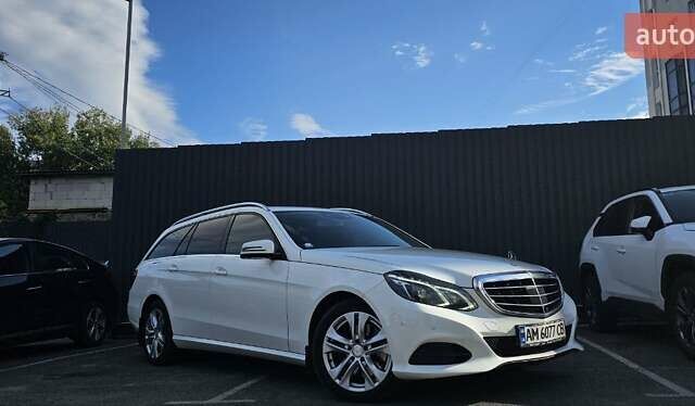 Белый Мерседес Е-Класс, объемом двигателя 2.1 л и пробегом 249 тыс. км за 15966 $, фото 1 на Automoto.ua