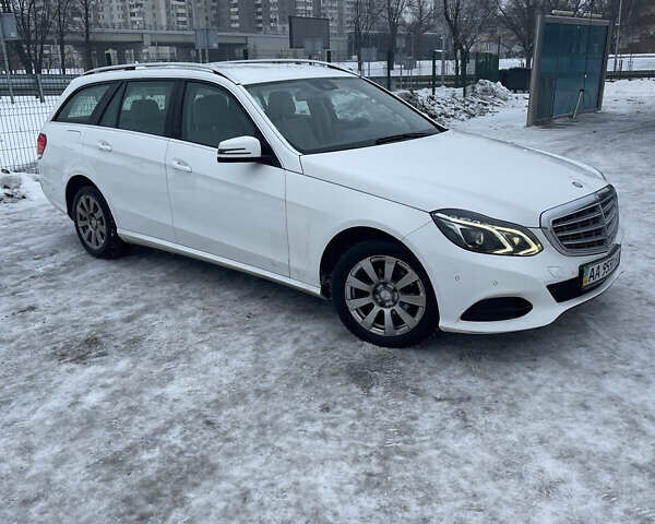 Белый Мерседес Е-Класс, объемом двигателя 2.14 л и пробегом 218 тыс. км за 12999 $, фото 2 на Automoto.ua