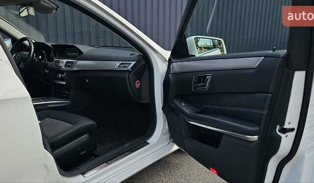 Белый Мерседес Е-Класс, объемом двигателя 2.1 л и пробегом 249 тыс. км за 15966 $, фото 9 на Automoto.ua