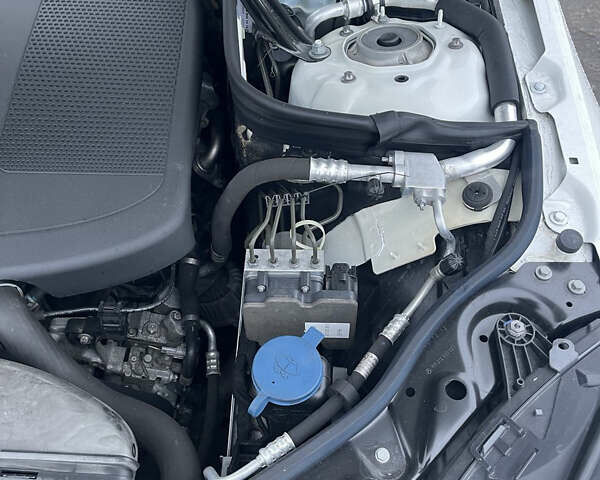 Белый Мерседес Е-Класс, объемом двигателя 2.14 л и пробегом 218 тыс. км за 12999 $, фото 13 на Automoto.ua