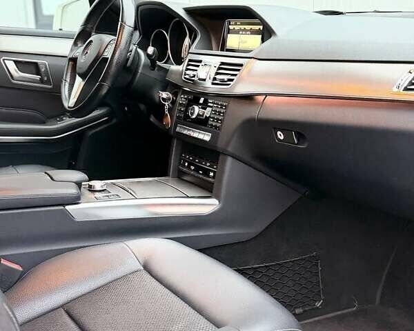 Білий Мерседес Е-Клас, об'ємом двигуна 2.2 л та пробігом 320 тис. км за 14300 $, фото 28 на Automoto.ua