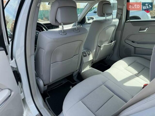 Белый Мерседес Е-Класс, объемом двигателя 2.14 л и пробегом 220 тыс. км за 13300 $, фото 16 на Automoto.ua