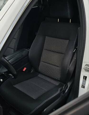 Белый Мерседес Е-Класс, объемом двигателя 2.1 л и пробегом 249 тыс. км за 15966 $, фото 12 на Automoto.ua