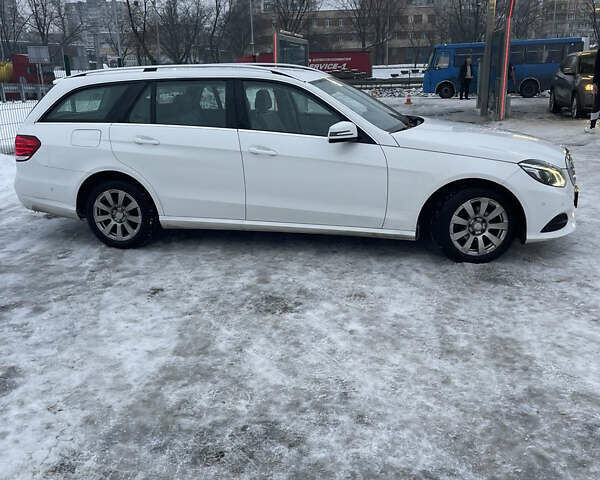 Белый Мерседес Е-Класс, объемом двигателя 2.14 л и пробегом 218 тыс. км за 12999 $, фото 3 на Automoto.ua