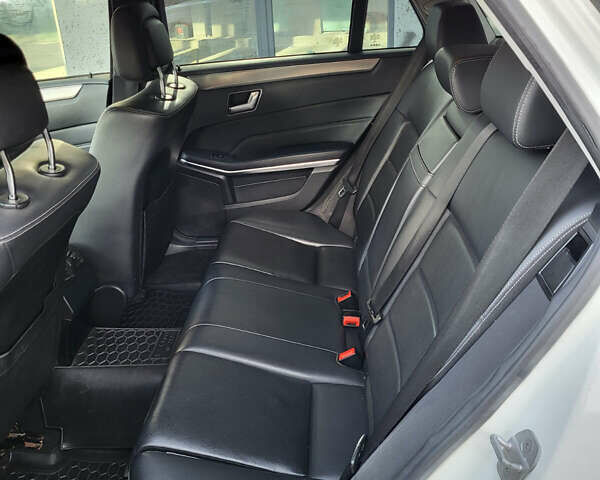 Белый Мерседес Е-Класс, объемом двигателя 2.2 л и пробегом 460 тыс. км за 10000 $, фото 19 на Automoto.ua