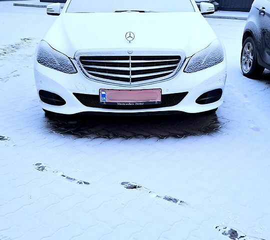 Белый Мерседес Е-Класс, объемом двигателя 21 л и пробегом 217 тыс. км за 18750 $, фото 10 на Automoto.ua