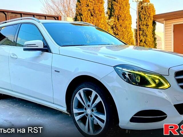 Белый Мерседес Е-Класс, объемом двигателя 2.2 л и пробегом 33000 тыс. км за 17700 $, фото 3 на Automoto.ua