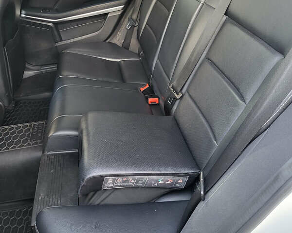 Белый Мерседес Е-Класс, объемом двигателя 2.2 л и пробегом 460 тыс. км за 10000 $, фото 20 на Automoto.ua