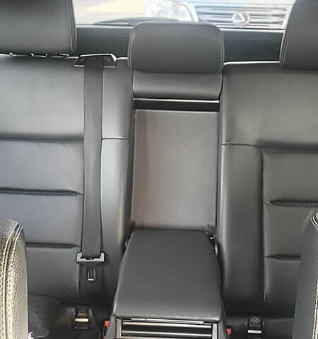 Белый Мерседес Е-Класс, объемом двигателя 2.2 л и пробегом 460 тыс. км за 10000 $, фото 26 на Automoto.ua