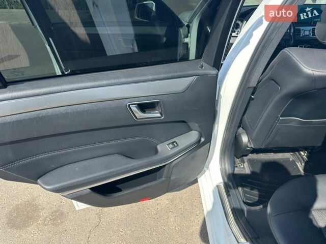 Білий Мерседес Е-Клас, об'ємом двигуна 2.2 л та пробігом 437 тис. км за 13999 $, фото 25 на Automoto.ua