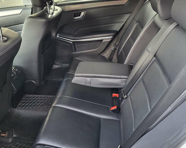 Белый Мерседес Е-Класс, объемом двигателя 2.2 л и пробегом 460 тыс. км за 10000 $, фото 21 на Automoto.ua