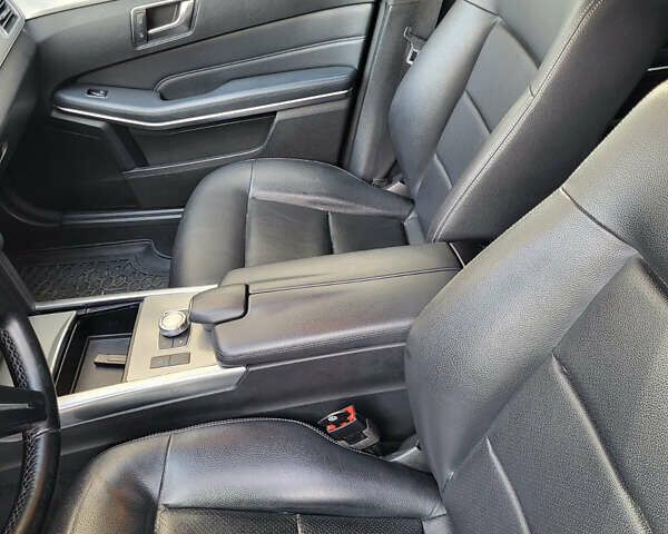 Белый Мерседес Е-Класс, объемом двигателя 2.2 л и пробегом 460 тыс. км за 10000 $, фото 22 на Automoto.ua