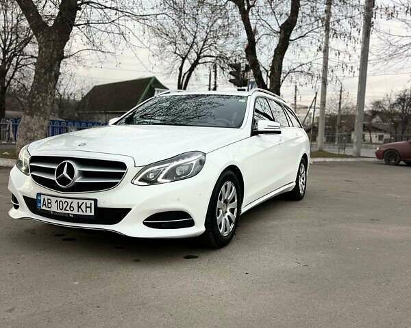 Белый Мерседес Е-Класс, объемом двигателя 2.14 л и пробегом 260 тыс. км за 15500 $, фото 1 на Automoto.ua