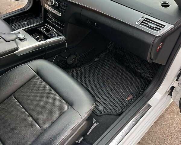 Белый Мерседес Е-Класс, объемом двигателя 2.14 л и пробегом 260 тыс. км за 15500 $, фото 7 на Automoto.ua