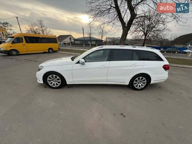 Белый Мерседес Е-Класс, объемом двигателя 2.14 л и пробегом 260 тыс. км за 15500 $, фото 3 на Automoto.ua