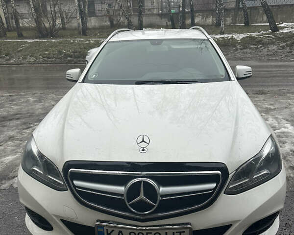 Белый Мерседес Е-Класс, объемом двигателя 2.2 л и пробегом 500 тыс. км за 12500 $, фото 4 на Automoto.ua