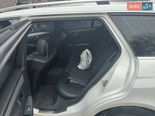 Белый Мерседес Е-Класс, объемом двигателя 2.2 л и пробегом 500 тыс. км за 12500 $, фото 5 на Automoto.ua