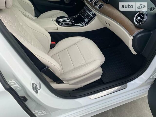 Белый Мерседес Е-Класс, объемом двигателя 3 л и пробегом 79 тыс. км за 33200 $, фото 16 на Automoto.ua
