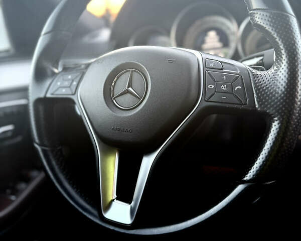 Белый Мерседес Е-Класс, объемом двигателя 3 л и пробегом 232 тыс. км за 20000 $, фото 13 на Automoto.ua