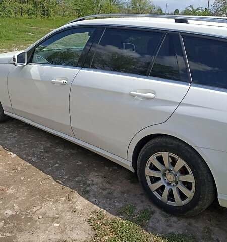 Белый Мерседес Е-Класс, объемом двигателя 2.2 л и пробегом 360 тыс. км за 14000 $, фото 8 на Automoto.ua