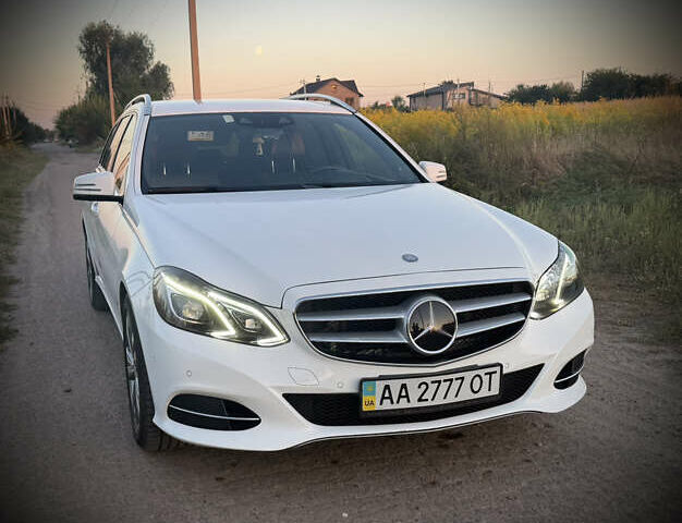 Белый Мерседес Е-Класс, объемом двигателя 3 л и пробегом 232 тыс. км за 20000 $, фото 1 на Automoto.ua