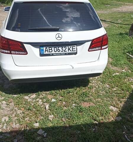 Белый Мерседес Е-Класс, объемом двигателя 2.2 л и пробегом 360 тыс. км за 14000 $, фото 2 на Automoto.ua