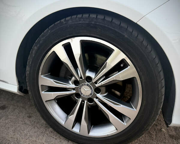 Белый Мерседес Е-Класс, объемом двигателя 3 л и пробегом 232 тыс. км за 20000 $, фото 2 на Automoto.ua