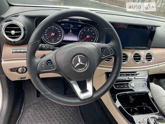 Белый Мерседес Е-Класс, объемом двигателя 3 л и пробегом 79 тыс. км за 33200 $, фото 7 на Automoto.ua