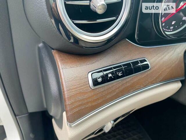 Белый Мерседес Е-Класс, объемом двигателя 3 л и пробегом 79 тыс. км за 33200 $, фото 9 на Automoto.ua