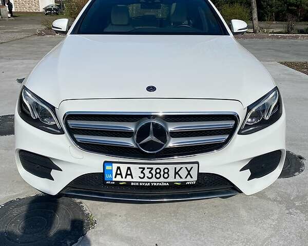 Белый Мерседес Е-Класс, объемом двигателя 3 л и пробегом 79 тыс. км за 33200 $, фото 2 на Automoto.ua