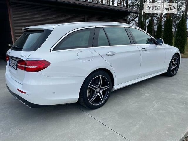 Белый Мерседес Е-Класс, объемом двигателя 3 л и пробегом 79 тыс. км за 33200 $, фото 4 на Automoto.ua