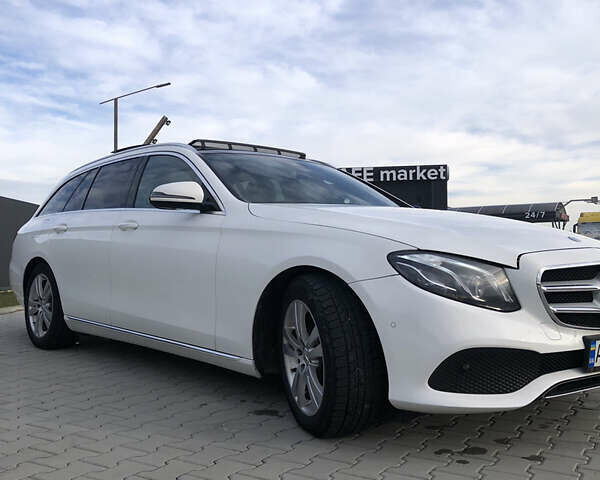 Белый Мерседес Е-Класс, объемом двигателя 1.95 л и пробегом 245 тыс. км за 20999 $, фото 11 на Automoto.ua