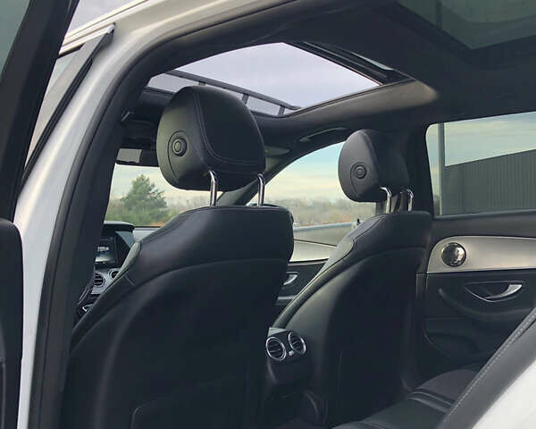 Белый Мерседес Е-Класс, объемом двигателя 1.95 л и пробегом 245 тыс. км за 20999 $, фото 20 на Automoto.ua