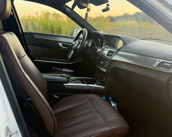 Белый Мерседес Е-Класс, объемом двигателя 3 л и пробегом 232 тыс. км за 20000 $, фото 15 на Automoto.ua