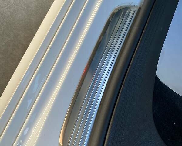 Белый Мерседес Е-Класс, объемом двигателя 3 л и пробегом 79 тыс. км за 33200 $, фото 25 на Automoto.ua