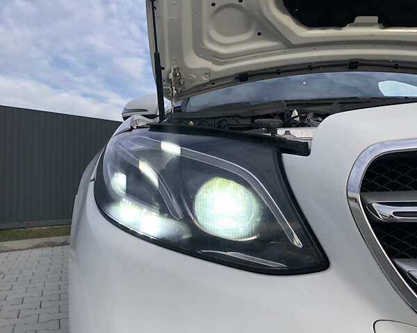 Белый Мерседес Е-Класс, объемом двигателя 1.95 л и пробегом 245 тыс. км за 20999 $, фото 28 на Automoto.ua