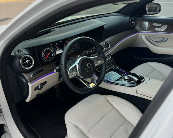 Білий Мерседес Е-Клас, об'ємом двигуна 3 л та пробігом 68 тис. км за 31300 $, фото 6 на Automoto.ua