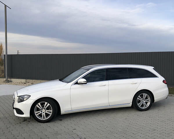 Белый Мерседес Е-Класс, объемом двигателя 1.95 л и пробегом 245 тыс. км за 20999 $, фото 5 на Automoto.ua
