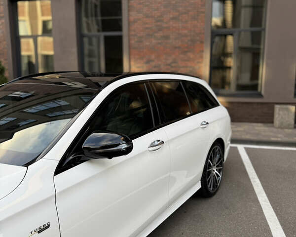 Білий Мерседес Е-Клас, об'ємом двигуна 3 л та пробігом 68 тис. км за 31300 $, фото 3 на Automoto.ua