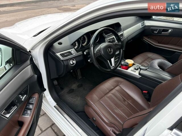 Білий Мерседес Е-Клас, об'ємом двигуна 3 л та пробігом 240 тис. км за 25000 $, фото 7 на Automoto.ua