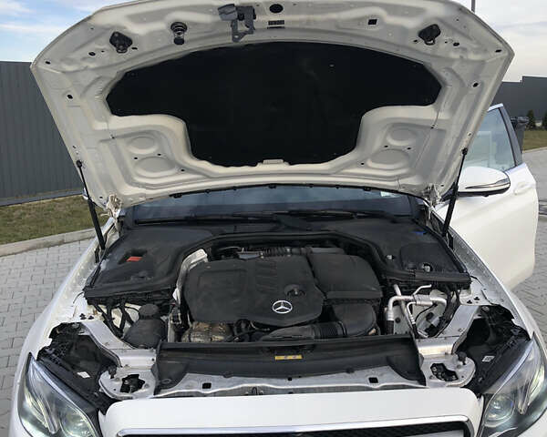 Белый Мерседес Е-Класс, объемом двигателя 1.95 л и пробегом 245 тыс. км за 20999 $, фото 29 на Automoto.ua