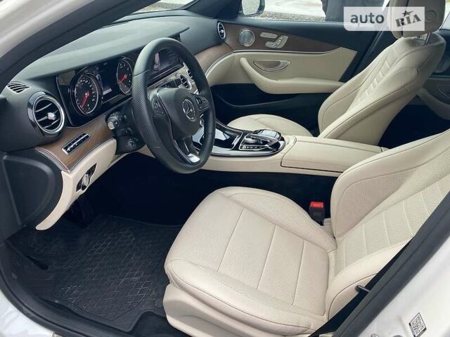 Белый Мерседес Е-Класс, объемом двигателя 3 л и пробегом 79 тыс. км за 33200 $, фото 6 на Automoto.ua