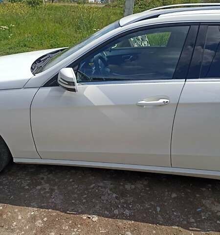 Белый Мерседес Е-Класс, объемом двигателя 2.2 л и пробегом 360 тыс. км за 14000 $, фото 5 на Automoto.ua