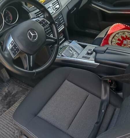 Белый Мерседес Е-Класс, объемом двигателя 2.2 л и пробегом 360 тыс. км за 14000 $, фото 7 на Automoto.ua