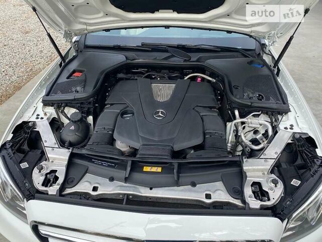 Белый Мерседес Е-Класс, объемом двигателя 3 л и пробегом 79 тыс. км за 33200 $, фото 28 на Automoto.ua