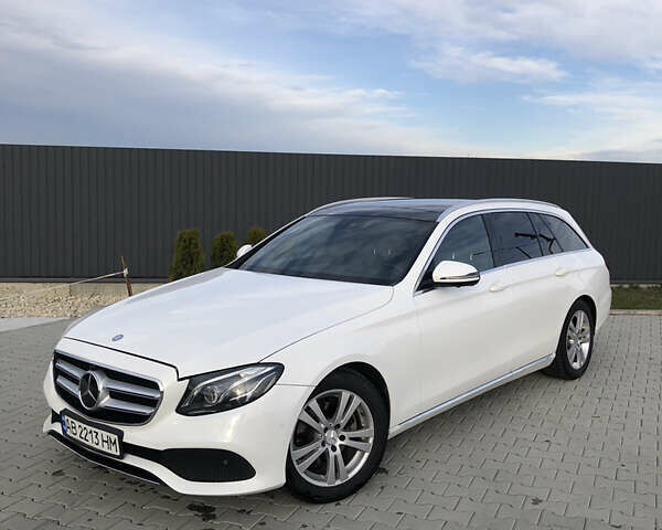 Белый Мерседес Е-Класс, объемом двигателя 1.95 л и пробегом 245 тыс. км за 20999 $, фото 3 на Automoto.ua