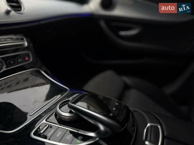 Білий Мерседес Е-Клас, об'ємом двигуна 2 л та пробігом 280 тис. км за 26499 $, фото 36 на Automoto.ua